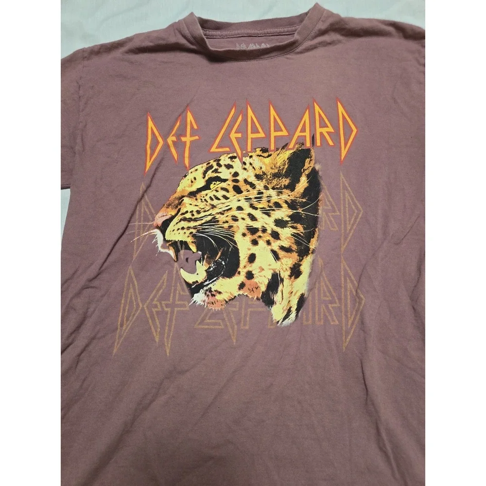 Def Leppard Shirt Mens Large Purple‎ Leopard Graphic Band Rock Tee 2023 Tour